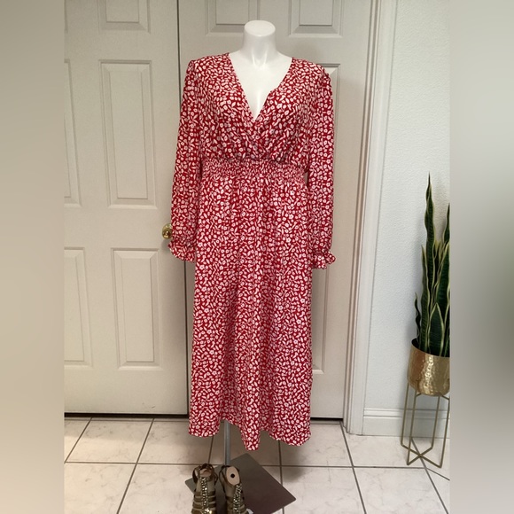 Red Dress👣 - Picture 1 of 4